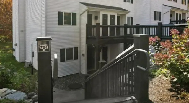 Lodge Condo, Varaa Hotelli Hotellit New England uima-altaalla, Uima-allas