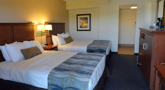 Четырёхместный номер Standard Elephant Butte Inn & Spa