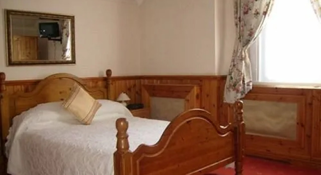 West Bank Guest House, Reservar Casa de hóspedes Dover Kent, perto de Crabble Stadium