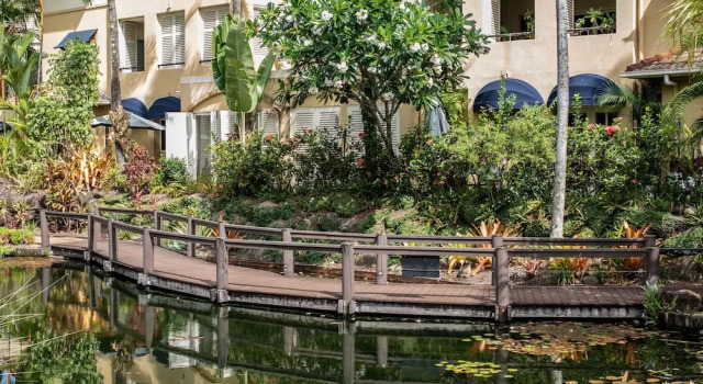 Апартаменты Lakeside Luxe Retreat - Pool View BBQ Spa Bath