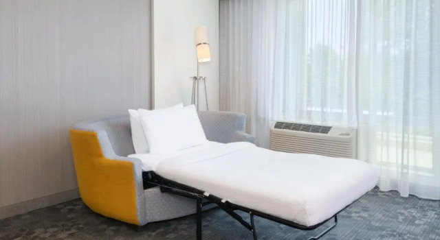 Двухместный люкс Executive c 1 комнатой Courtyard by Marriott Atlanta Alpharetta/Avalon Area