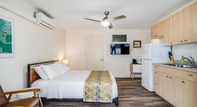 Апартаменты с балконом Aloha Suites Waikiki