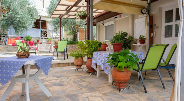 Студия Effies Maisonette and Detached Studio