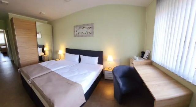 Lutz Motel, Забронировать Мотель Борн Падерборн