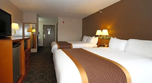 Четырёхместный люкс New Victorian Inn & Suites Lincoln