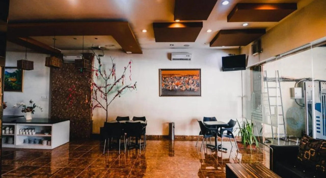 RedDoorz Plus near Sultan Hasanuddin Airport, Prenota Hotel Hotel a Sulawesi con parcheggio, Parcheggio