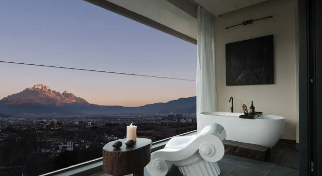 Двухместный номер Superior с видом на окрестности Lijiang jijian Xiangwang SOOOAN Luxury Resort Hotel