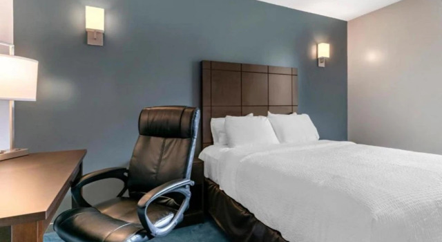 EconoHotel.ca, Забронировать Отель Отели Монреаля с парковкой, рядом с Place Dupuis, Парковка