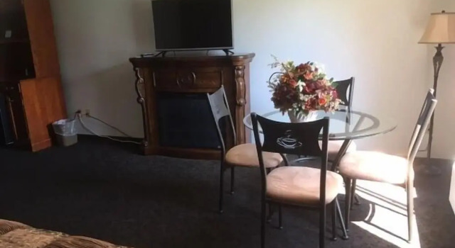 Shawano Four Seasons Hotel, Book Hotel Shawano Wisconsin