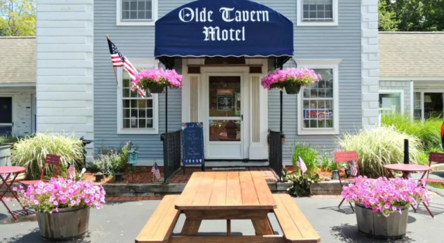 Olde Tavern Motel and Inn, Rezerwuj Motel Hotele w New England z basenem, Basen