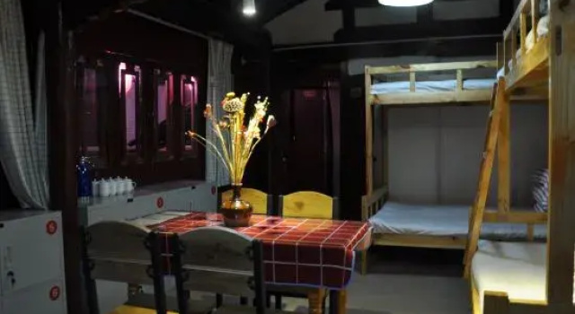 Кровать в общем номере Dali Nuodeng Lvwo International Youth Hostel