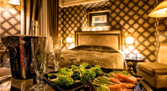 Полулюкс Maison Grecque Hotel Extraordinaire