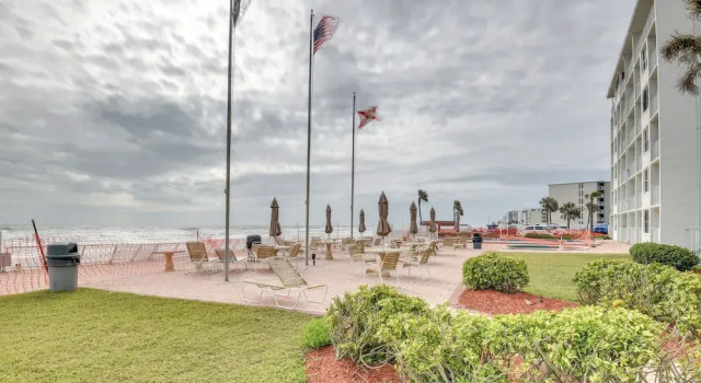 Апартаменты с балконом Daytona Beach Studio w/ Private Lanai 1 Mi to Pier