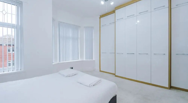 The Seedley 4 Bedroom House - Salford