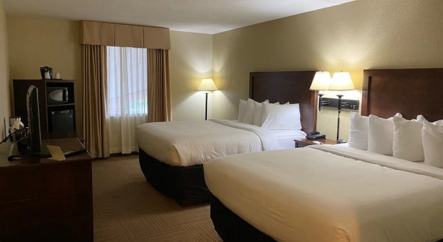 Четырёхместный номер Standard The Atrium Hotel on Third