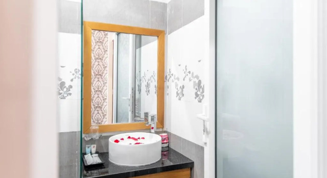 Двухместный номер Deluxe с балконом Hanh Phuoc Hotel