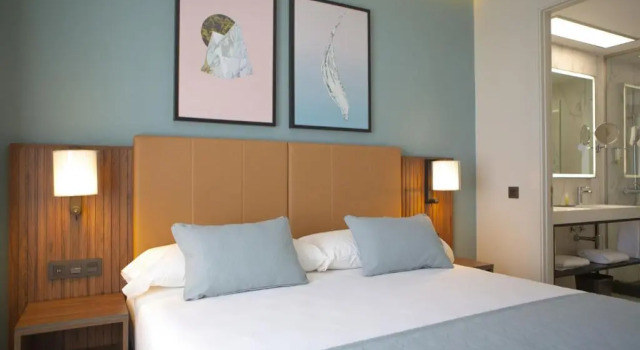 Двухместный номер семейный Deluxe Riu Plaza España