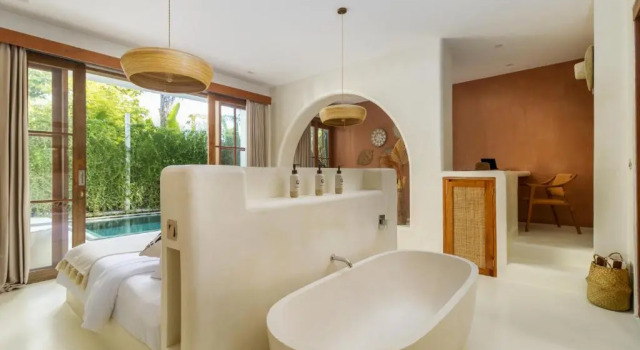Люкс с видом на бассейн White Goose Boutique Hotel