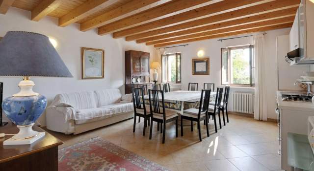 Fabulous Mansion in Pesina Spezie near Lake, Prenota Hotel Hotel a Veneto con parcheggio, Parcheggio