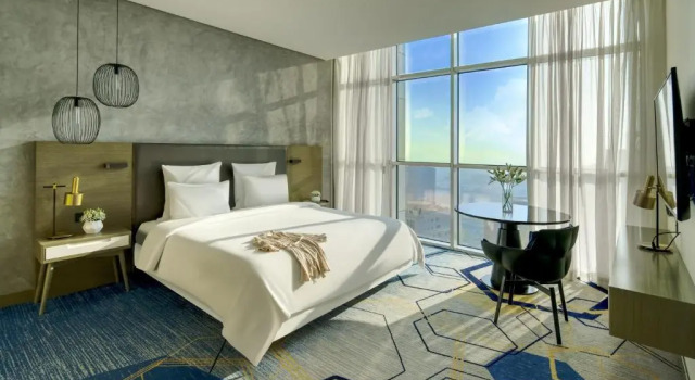 Двухместный люкс Deluxe with lagoon view Pullman Sharjah