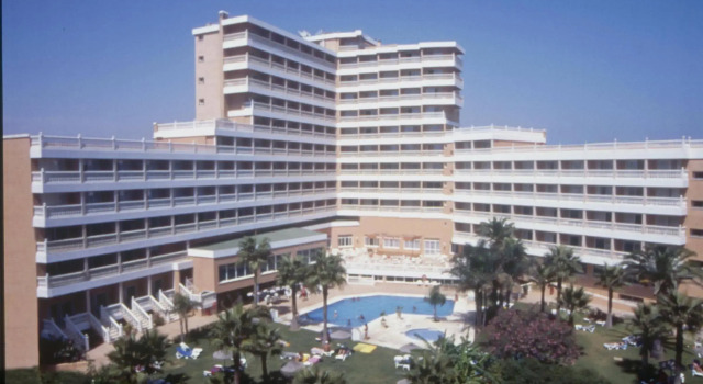 Hotel Parasol by Dorobe, Забронировать Отель Отели Торремолинос с парковкой, рядом с Культурный центр им. Пабло Руиса Пикассо, Парковка