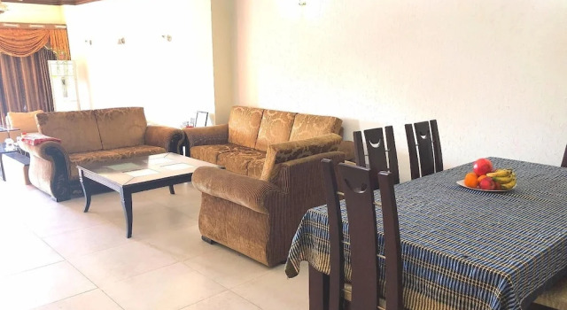 Maidi Backpacker, Book Bed and Breakfast Hotels in Islamabad with Parking, Parking