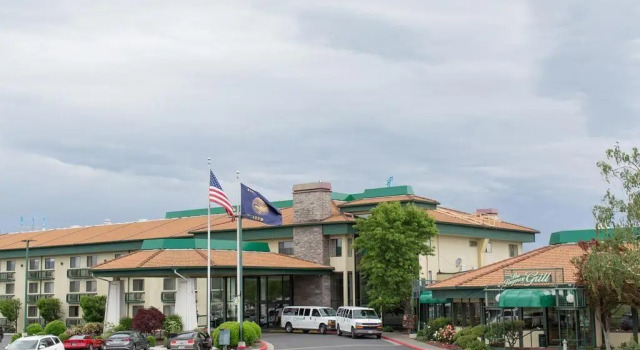 Rogue Regency Inn & Suites, Prenota Hotel Medford Rogue Valley