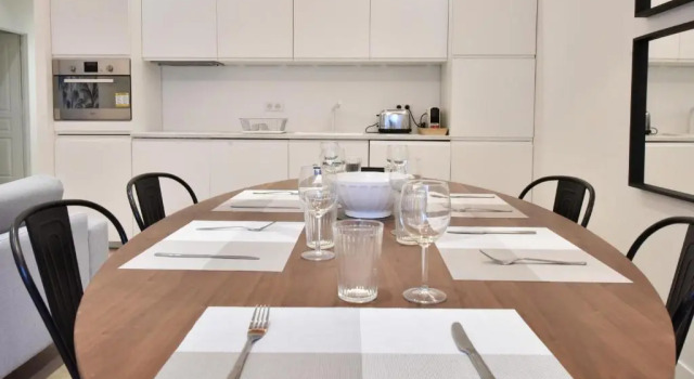 Contemporary 3-bedroom apartment in the heart of the city center