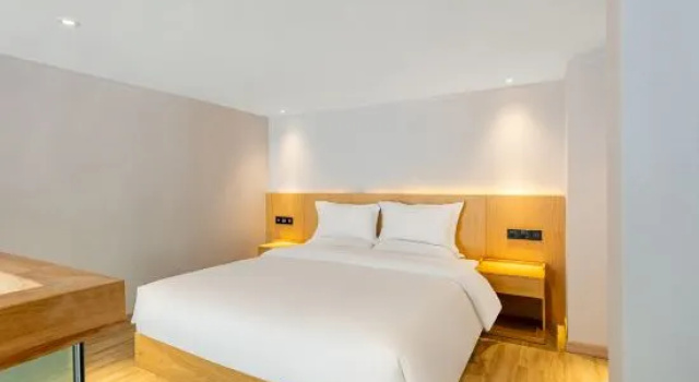 Двухместный семейный люкс Nverqing Resort Hotel (Enshi Tujia Girl's Town)