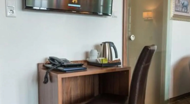 Трёхместный номер Standard с видом на реку Hotel und Restaurant Löwenbräu Köln