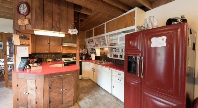 Номер Economy Nauti Otter Inn and Yurt Village