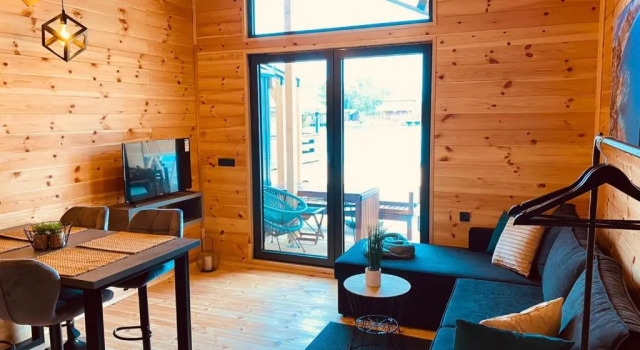 ADA BEACH HOUSE mit Wasserzugang