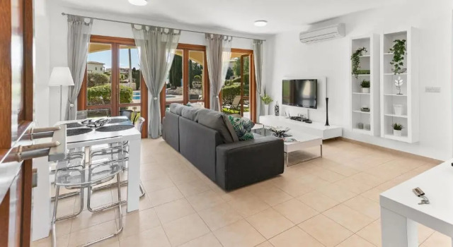 Pool side ground floor apartment BF02 - Theseus Village, Aphrodite Hills Resort, Book Lejlighed Hoteller i Kouklia med pool, nær Ranti Forest Beach, Swimmingpool