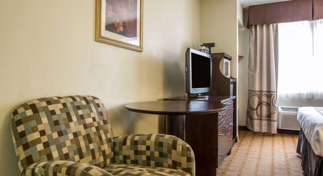 Четырёхместный номер Standard Quality Inn & Suites Marinette