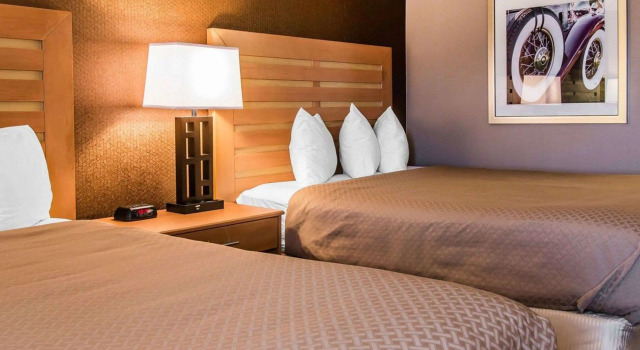 Четырёхместный номер Standard Quality Inn & Suites Warren - Detroit