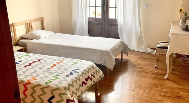 R. Principal 25, Rezervovat Hotel Hotely v Oeste s parkováním, Parkování