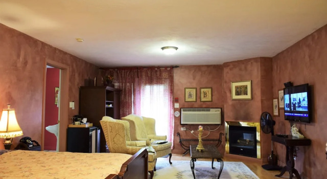 Двухместный люкс с балконом Auberge Wild Rose Inn
