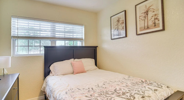 Charming Seminole Home w/ Patio: 6 Mi to Beaches!, Book Feriehus Hoteller i Seminole med parkering, Parkering
