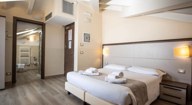 Трёхместный номер Deluxe с балконом Hotel Rosa