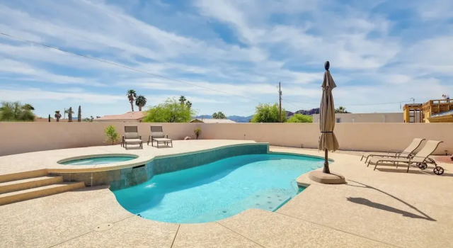 Коттедж Pool, Hot Tub & Mtn Views: Lake Havasu City Home!