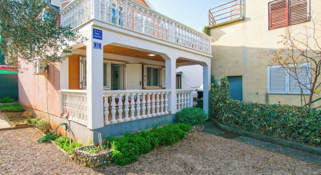 Apartment Veza, Book Lejlighed Hoteller i Pasman Island med parkering, Parkering