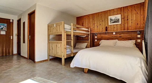 Четырёхместный семейный номер Standard Hotel La Fontaine