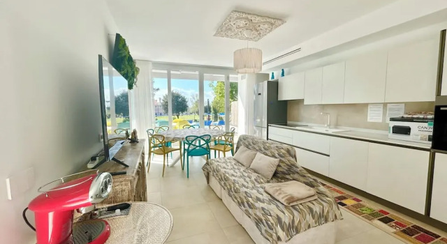Вилла Golden Hour Retreat Lagoon View Villa With Pool
