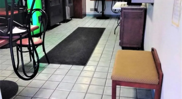 Red Carpet Inn Jeffersonville, Prenota Locanda Hotel a Indiana con piscina, Piscina