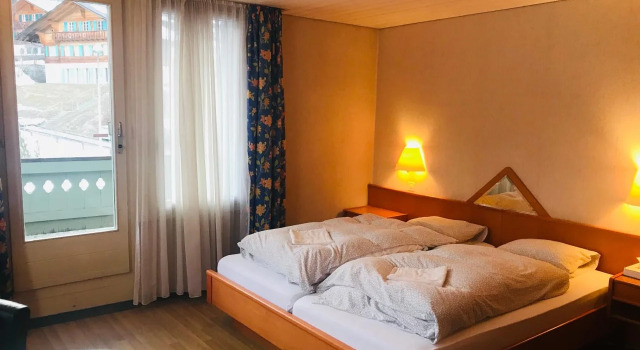 Bellevue Hotel & Apartments, Buchen Sie Ferienwohnung Hotels in Lenk mit Parkplatz, in der Nähe von Walleg, Parkplätze