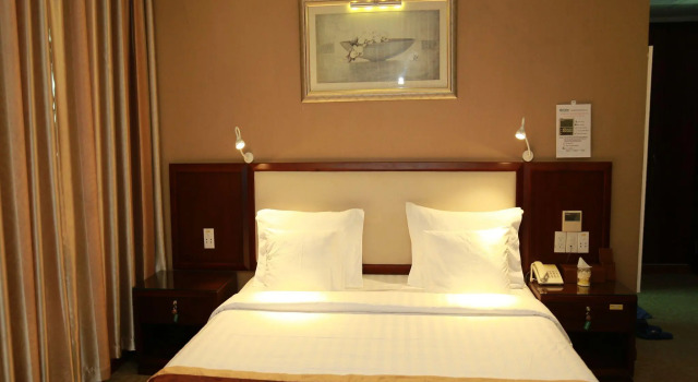A25 Premium Hotel - 180 Nguyen Trai, Забронировать Отель Отели Хошимина с завтраком, рядом с Музей города Хошимин, Завтраки