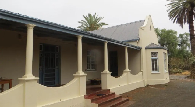 Roode Bloem Farm House, Book Landbrugsophold Hoteller i Graaff Reinet med parkering, Parkering