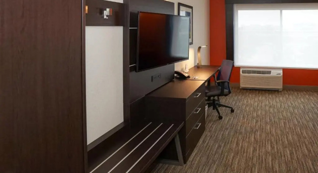 Номер Standard Holiday Inn Express & Suites - Aurora Medical Campus by IHG