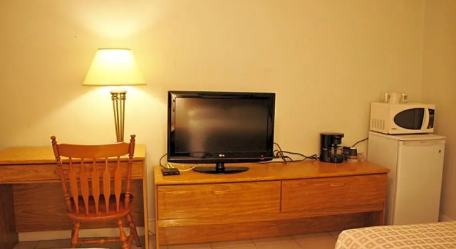 Четырёхместный номер Standard Tulip Motel