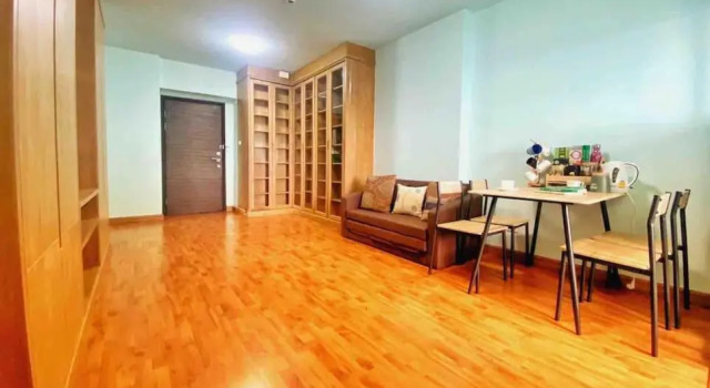 Cozy apartment 70m² with huge balcony, center BKK, Забронировать Апартаменты/квартира Отели Бангкока с бассейном, рядом с Siam Commercial Bank Head Office, Бассейн